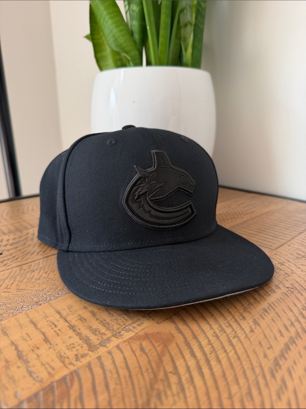 Vancouver Canucks Mitchell & Ness Fitted Hat - Size 8